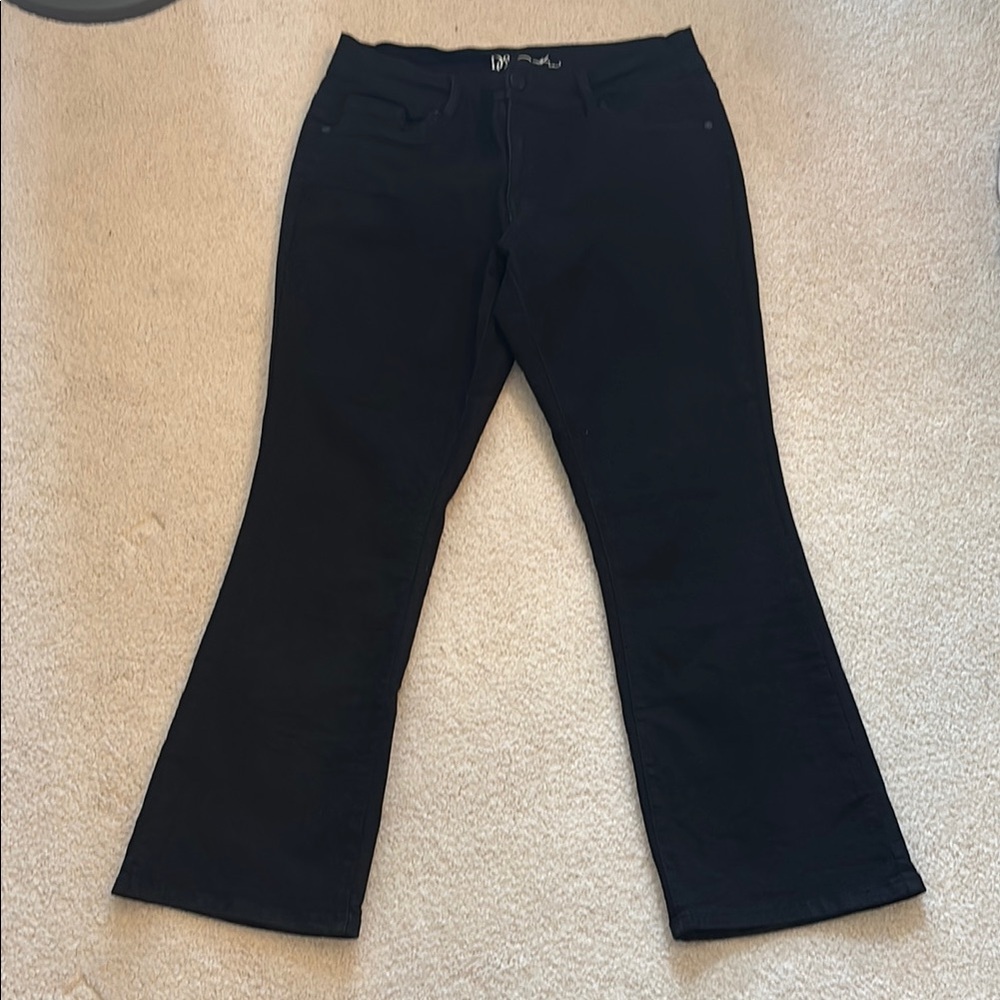 DG2 BY DIANE GILMAN | Black, wide leg stretch jeans sizes 14-16-18 - EUC‎